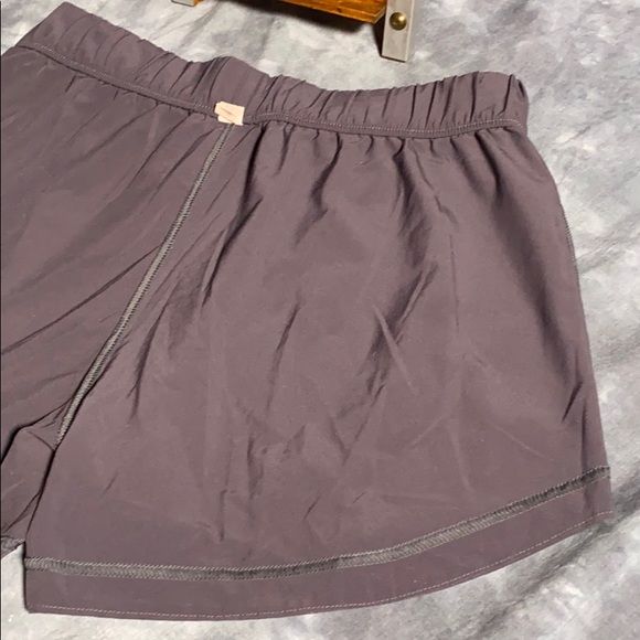 💚 3 for $15 💚 - Under Armour Semi Fitted Heat Gear Shorts size Small - Picture 11 of 16